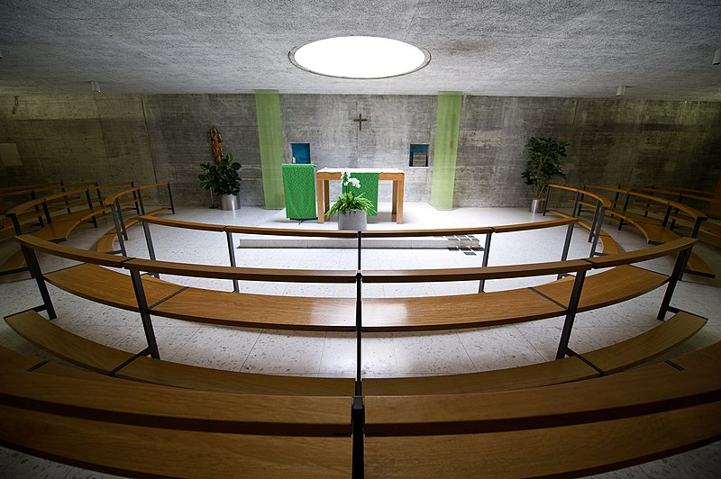 File:Luzern Meggen Katholische Piuskirche Theresienkapelle seats.jpg