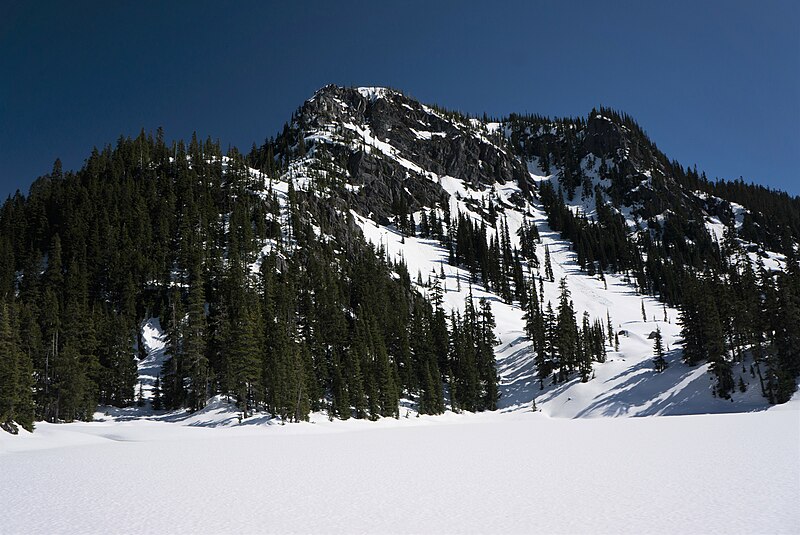 File:Mac Peak from Deception Lakes.jpg