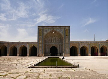 파일:Masdjed-e_Vakil_central_court_(1).jpg