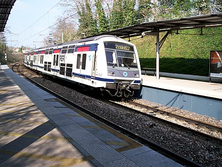 С рер р рє. Поезд RER Alstom. Пригородные электрички Франции. Пригородные поезда в Париже. Париж пригородные электрички.