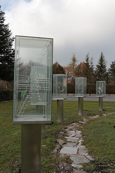 File:Miele Skulpturen-Park - Bürmoos, Land Salzburg 04.jpg