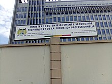 Ministerio de Educación Secundaria de Benin visto desde abajo