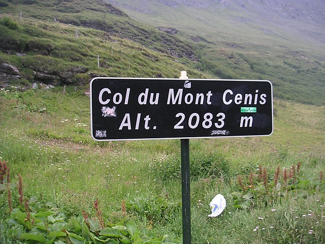 The sign marking the pass