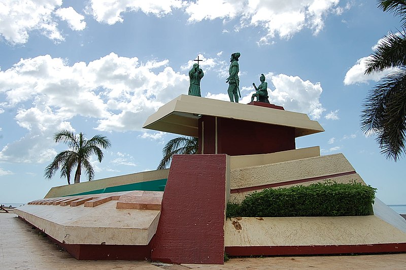 File:Monumento a la Hispanidad, Campeche (21496232983).jpg