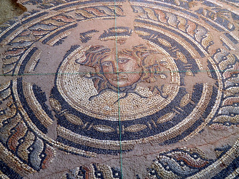 File:Mosaic floor from the Villa of Dionysos depicting Medusas head in a circular frame, Archaeological Museum, Dion (6930413474).jpg