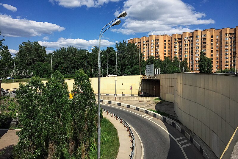 File:Moscow, southbound entrance into Lefortovsky Tunnel (31024613420).jpg