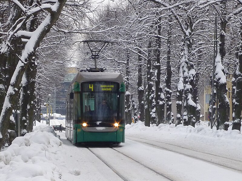 File:Munkkiniemen puistotie tramway.jpg