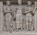Relief Drei Künste über dem Eingang, Carl Moritz Schreiner