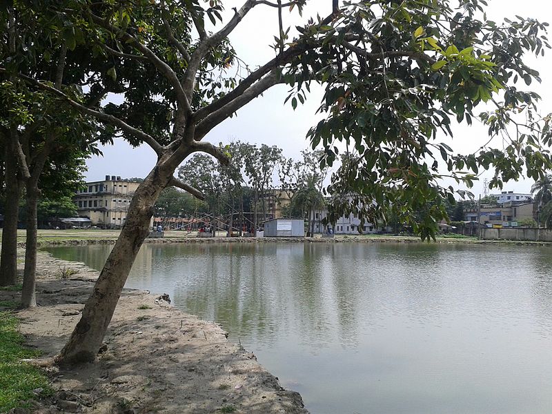 File:Naogaon Goverment College Pond 03.jpg