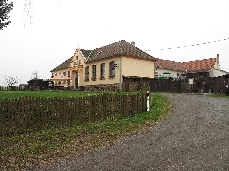 File:Nový Dům, hospoda.jpg