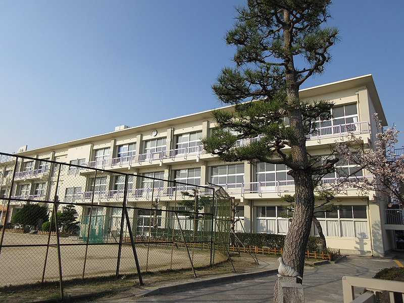 File:Okazaki-City-Yahagiminami-Elementary-School-1.jpg