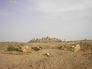 破败的馬里卜旧城，新城位于它的北边