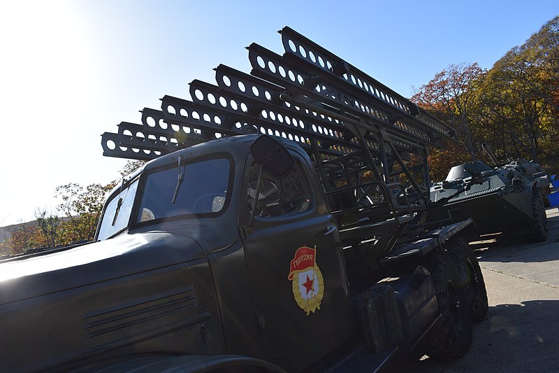 File:Old military hardware at Voroshilovsky battery museum 105.jpg