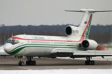 Tupolev Tu-154M nella livrea della Omskavia all'aeroporto di Mosca-Domodedovo (2005).