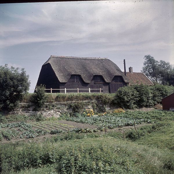 File:Overzicht boerderij met schuur, zijaanzicht - Barendrecht - 20371452 - RCE.jpg