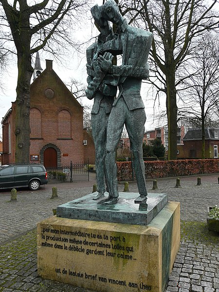 File:P1040677Beeld Vincent en Theo van Gogh.JPG