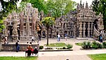 Ostseite des Palais idéal in Hauterives