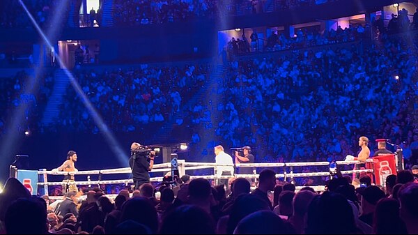 Paul and Danis moments before the start of their bout.