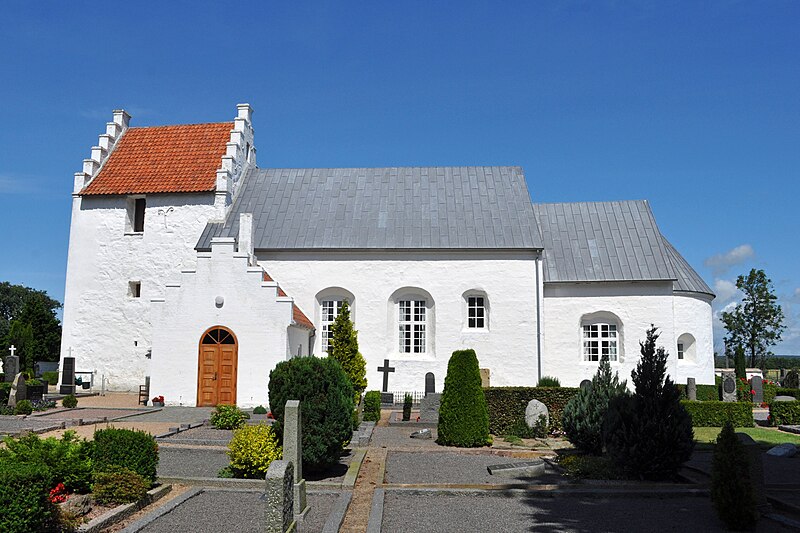 File:Peders Kirche, Bornholm (2012-07-13), by Klugschnacker in Wikipedia (1).JPG