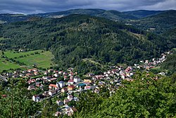 Perštejn, Hradishte tepaligidan ko'rinib turibdi