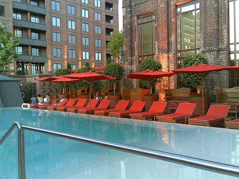 File:Piscina Faena.jpg