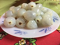 Peeled lychee fruits