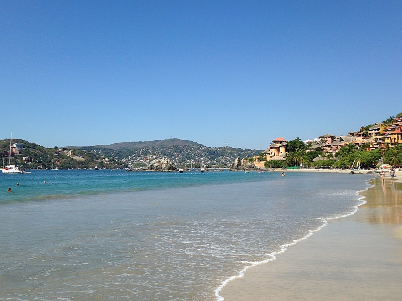 File:Playa La Ropa, Zihuatanejo. - panoramio.jpg