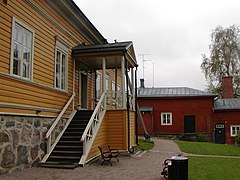 Runebergien kodin sisäänkäynti talon pihan puolella.