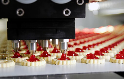 Production of cookies with automation.