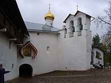 Fail:Pskovo-Pechersky_Monastery-Nikola_Church's_BellTower.jpg