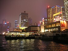 Queen's Pier at night.jpg