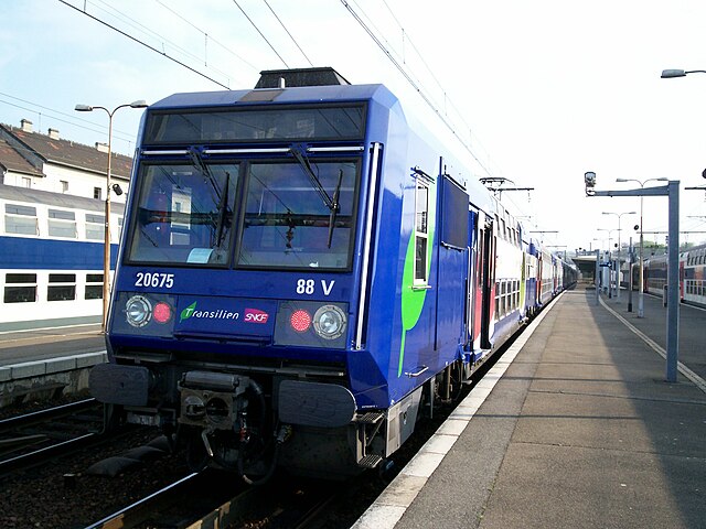 A Z 20500 train at Corbeil-Essonnes station, in April 2007.