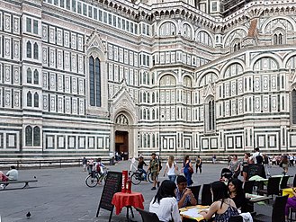 Tourists and restaurant in the Piazza del Duomo Restaurant in the Piazza del Duomo, Florence, Italy.jpg