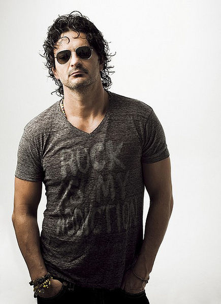 File:Ricardo Arjona - Arjoneando.jpg