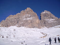 Les falaises sud des Tre Cime di Lavaredo.