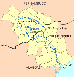 Localização do rio Mundaú e seus principais afluentes. Em amarelo os municípios que compõe sua bacia hidrográfica.