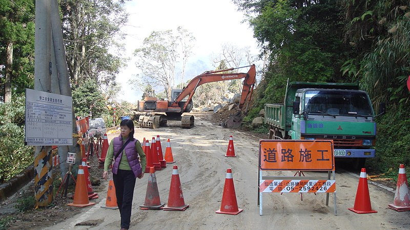 File:Road under repair near Erwanping.jpg