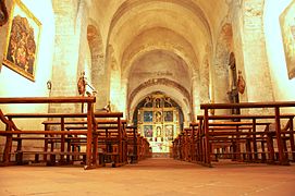 Sant Genís de Fontanes - Interior església