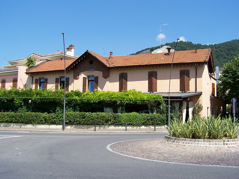 File:Sarnico Stazione tram 20100801.jpg