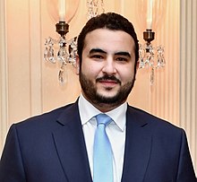 Tajnik Pompeo sastao se sa zamjenikom ministra obrane Saudijske Arabije princom Khalidom bin Salmanom (32544297477) (obrezano) .jpg