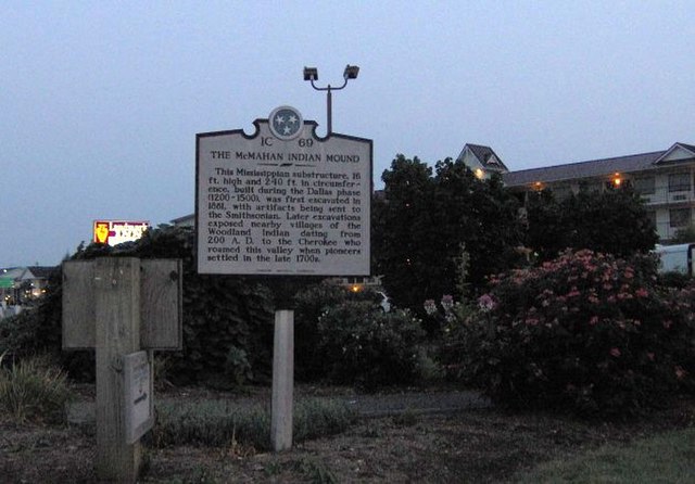 Tennessee Historical Commission sign marking the site of the McMahan Indian Mound, 1200-1500 A.D.
