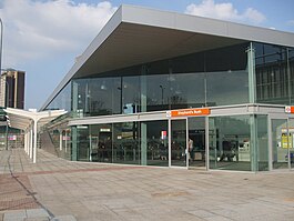 Shepherd's Bush Overground stn indgang.JPG