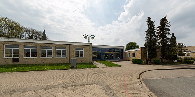 File:Sibbesse, Friedrich-Busse-Schule -- 2017 -- 7446.jpg