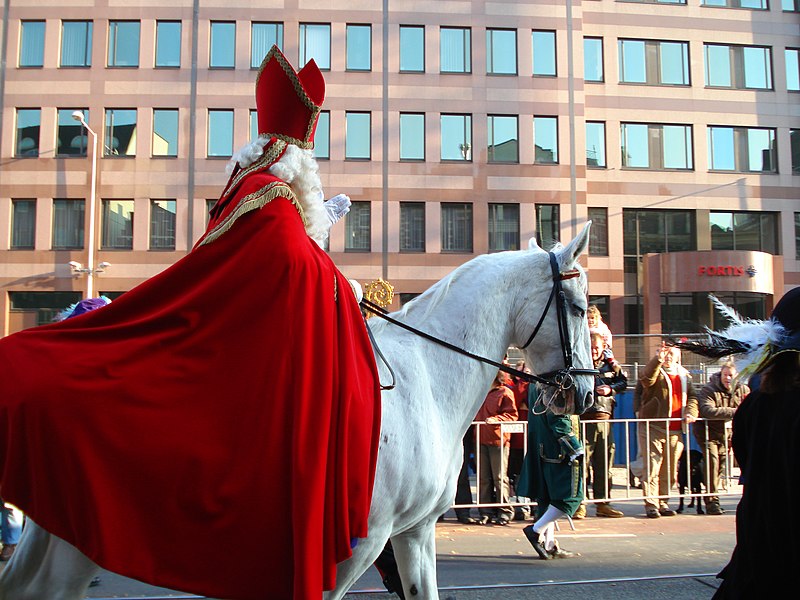 File:Sinterklaas op paard.jpg