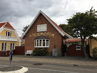 Sådan kommer du til Skagen Bamsemuseum med offentlig transport – Om stedet