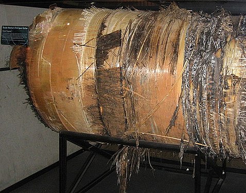 Fragment av en syrgastank som väger cirka 1200 kg, hittades 480 kilometer öster om Perth, Australien