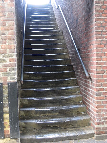 File:Steps from Milford Lane up to Essex Street, London WC2, UK-543814391.jpg