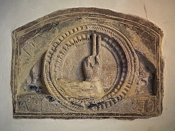 Relief "Hand Gottes" vermutlich Mitte 12. Jahrhundert