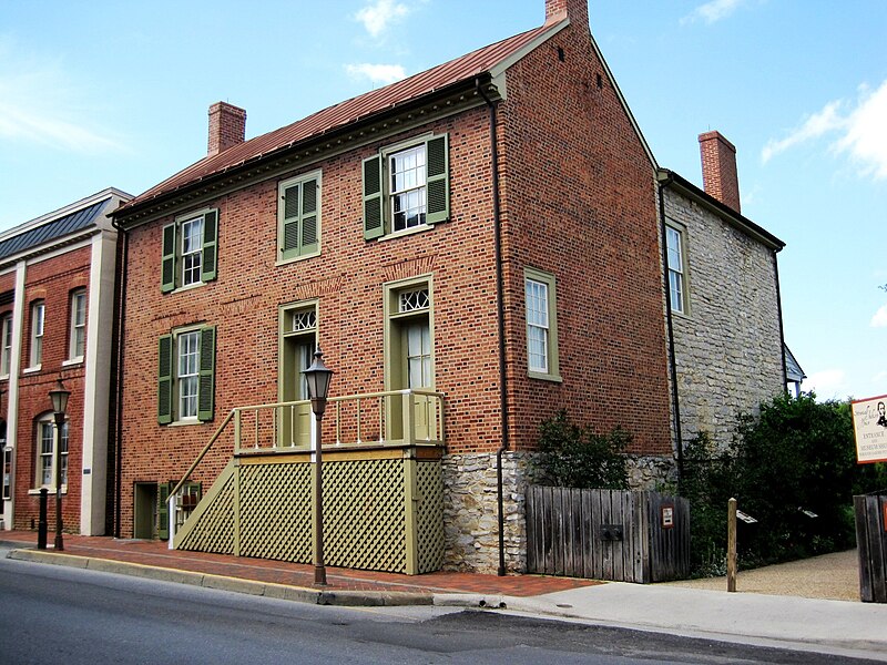 File:Stonewall Jackson house.jpg