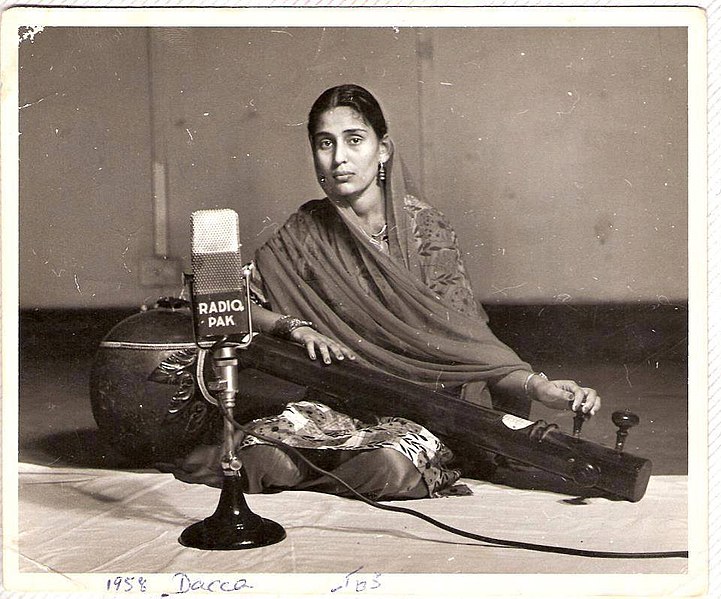 File:Suraiya Multanikar Dhaka 1958.jpg